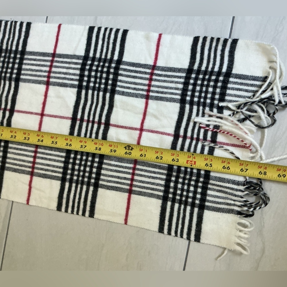 Elegant  Black and White Cashmere Plaid Scarf - Picture 4 of 9